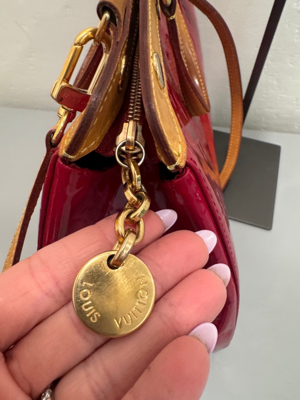 Louis Vuitton patent Vernis Brea bag - Picture 5 of 10
